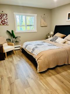 Modern Midtown Base Camp with Luxe King Beds - 9