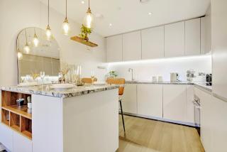 Trendy 3-Bed, 2-Bath - O2 London Escape - Your Ideal Stay - 4