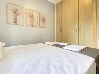 Pool 1 Suite 2 Bedrooms Modern Balcony - 2