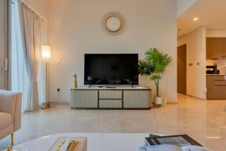 Downtown Luxury 2BR - Full Burj Khalifa & Fountain Views - 5 Minutes Walk to Dubai Mall - 3