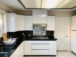 Happy House - Burnaby - 3