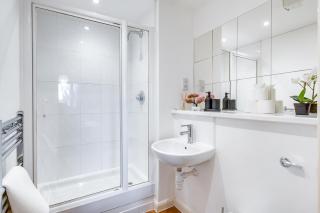 Chinese Suite with FreePark - 28 Night Stay - Birmingham - 6