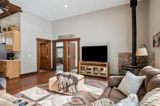 Secluded Mountain Retreat - 2