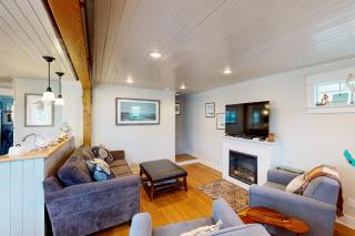 Rockaway Beach Bungalow - 8