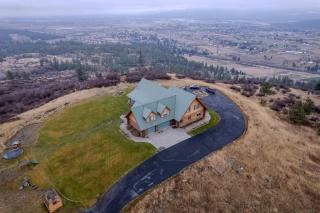FoxHill Family Lodge Retreat with views from all sides and Hike over a hundred forty acres - - 8