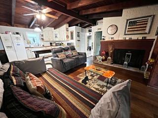 Whitefish Cabin- Your cozy cabin in the woods! - Luray - 3