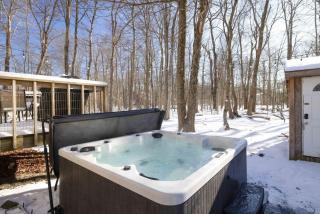 Charming Lakeside Retreat for 10 - Tobyhanna - 8