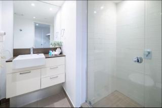 Serenity In Surfers Ocean Views WiFi Parking - Gold Coast - 7