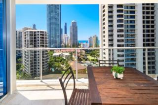 Serenity In Surfers Ocean Views WiFi Parking - 6