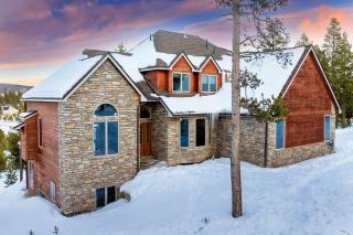 Stunning Mountain Retreat with View and Private Hot Tub - 9