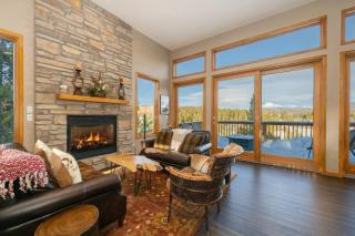 Stunning Mountain Retreat with View and Private Hot Tub - 7