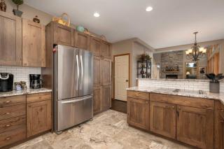 Stunning Mountain Retreat with View and Private Hot Tub - 6