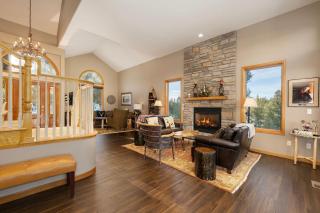 Stunning Mountain Retreat with View and Private Hot Tub - 5