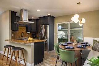 The Ultimate Hangout House - 7