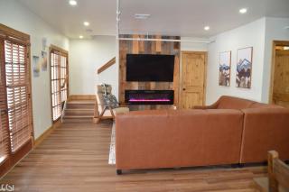 Luxury 2 Bedroom Townhome 103 - 6