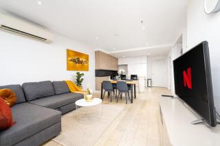 Luxe Flemington Cityscape Racecourse views Pool Gym Parking - 8
