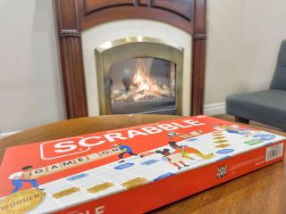 Spacious Home with King Bed, Game Room and 65in TV - Oakville - 8