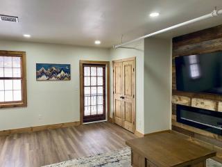 Luxury 1 Bedroom Lodge Unit 301 - 6