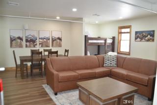 Luxury 1 Bedroom Lodge Unit 301 - 2