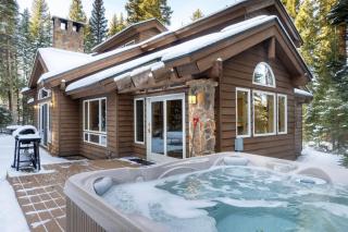 Trailside Mountain Retreat with Private Hot Tub - 9