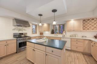 Trailside Mountain Retreat with Private Hot Tub - 8