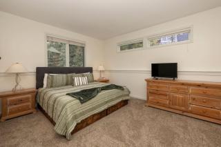 Luxe Home Minutes To Skiing Hot Tub - 3