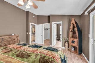 Great Cabin with AC Firepit Fireplace - Arnold - 9