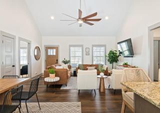 Shady Cove Retreat With Peaceful Views Firepit with Marina and Lake Access Nearby - 3