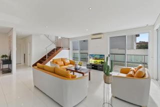 5Beds Luxu Home with Pool and AC Conveniently Located - Brisbane - 2