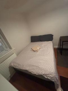Stylish 1-Bed Apartment- Sleeps 3 w Central Links - Pinner - 7
