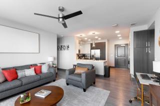 Skyline Views Near Downtown Free Parking- Apt 909 Nashville - Nashville - 3
