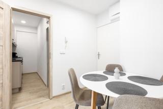 2 bedroom apartment with a terrace near the metro - Prague - 2