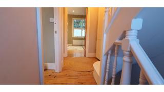 Cosy & Stylish Stay in Vibrant East Ham - London - 1