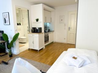 bella casa - Business&Family, 100m zum Konzerteingang Schloß, Parkplatz, SmartTV, Netflix, Waschmaschine,24h Checkin, 30qm, AP 5 - 3