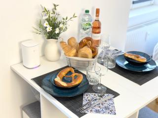 bella casa - Business&Family, 100m zum Konzerteingang Schloß, Parkplatz, SmartTV, Netflix, Waschmaschine,24h Checkin, 30qm, AP 5 - Ludwigsburg - 2