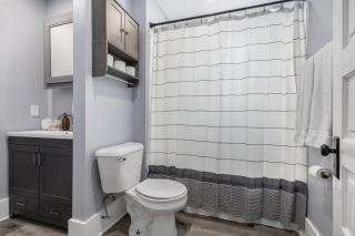 Completely Remodeled Walking Distance to Downtown Close to the Beach Downstairs Washer Dryer - Michigan City - 6