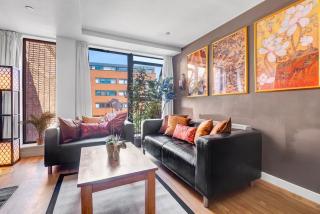 Thai Suite with Pool table, FreePark - 28 Night Stay - Birmingham - 0