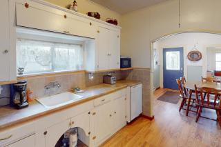 Captain's Cottage - 4