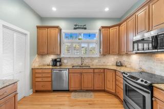 A 4 Bedroom House in Gated Litchfield By the Sea - 2