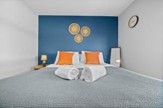 Stylish 3-Bed Cardiff Apartment - Walk to Centre - 2 Bathrooms - 2