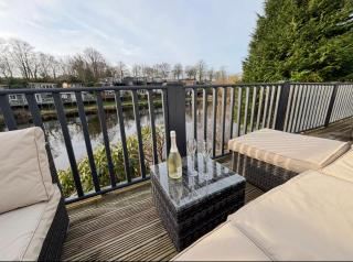 Dillons Lakeside Lodge - Caeathro - 5
