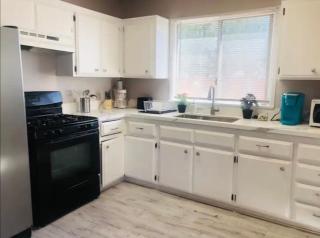 4bed 2ba Hollywood house Block away from sunset, Free parking, private backyard - 5