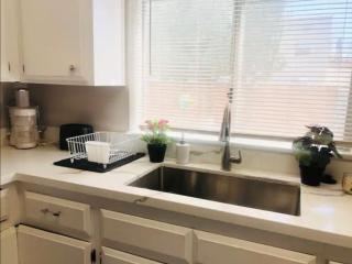 4bed 2ba Hollywood house Block away from sunset, Free parking, private backyard - 7