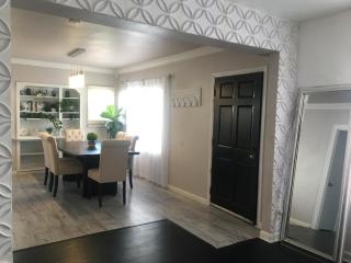 4bed 2ba Hollywood house Block away from sunset, Free parking, private backyard - 9