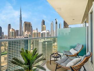 Burj Khalifa View Luxury Apt - 7 min to Dubai Mall - 9