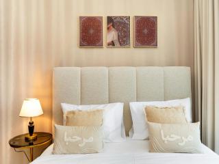 Burj Khalifa View Luxury Apt - 7 min to Dubai Mall - 4