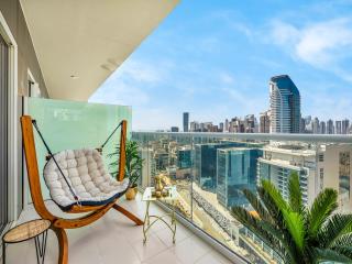 Burj Khalifa View Luxury Apt - 7 min to Dubai Mall - 7