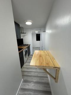 Brand New - One Bed Studio Flat - Dorney - 9