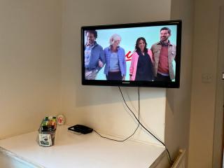 Private Rooms with Shared Bathroom Bus Stop 8 Mins Away - 1