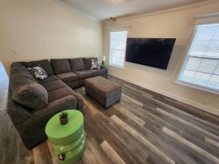 Sunny Retreat-Near Beach-Pickleball-Heated Pool! - Fort Myers Beach - 4